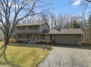 10665 Northmark Dr, Eden Prairie, MN 55344