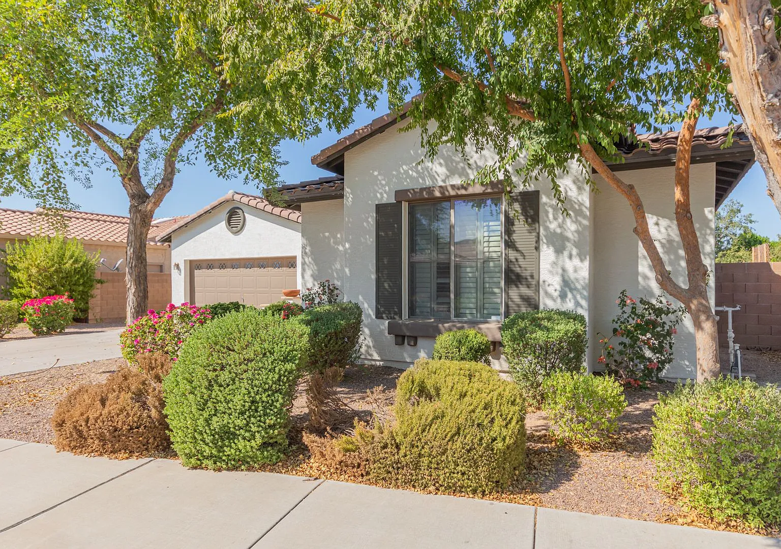 Stunning 4-Bedroom Home with Private Guest Suite in Gated Community — Photo 3