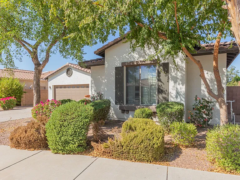 2206 W Fawn Dr — Photo 3