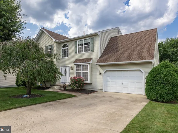 40 Ashley Dr, Delran, NJ 08075