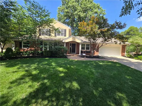 9536 Manor Rd, Leawood, KS 66206