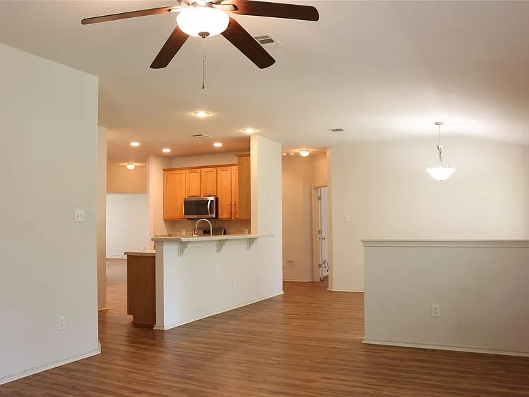 1811 W Pflugerville Pkwy — Photo 10