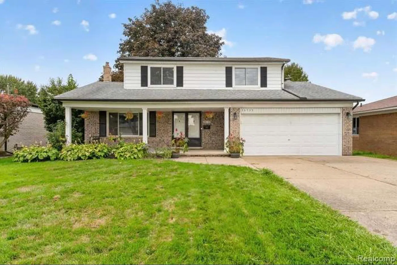 4 bed, 1972 sqft, $2,800 — Photo 1