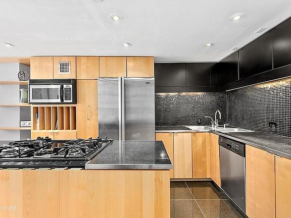 4th image of 67 E 11th St APT 417