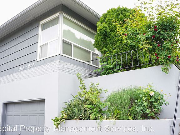 2nd image of 932 SE 50th Ave #11275942
