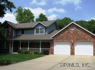 10 Covered Bridge Ln, Glen Carbon, IL
