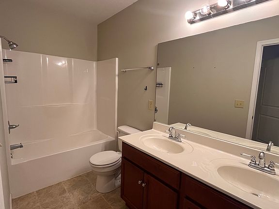 3rd image of 2909 Mayfield Dr