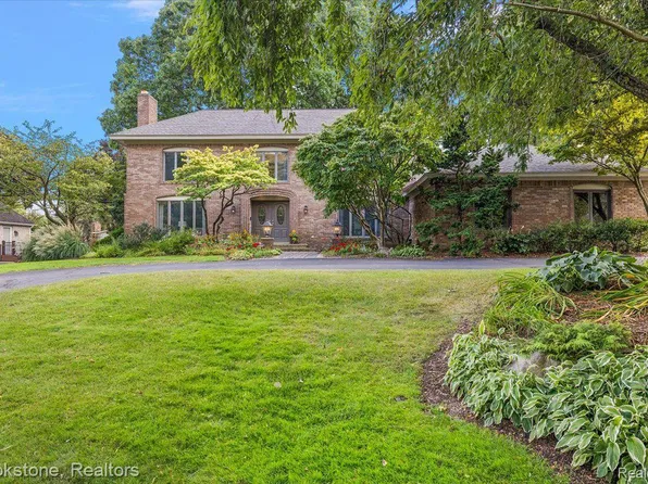 3575 Maxwell Ct, Bloomfield Hills, MI 48301