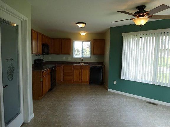 3rd image of 10178 Meadow Glen Dr