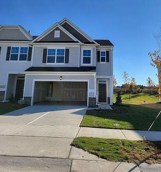 2 Car Garage spacious plus 2 parking spaces on the driveway