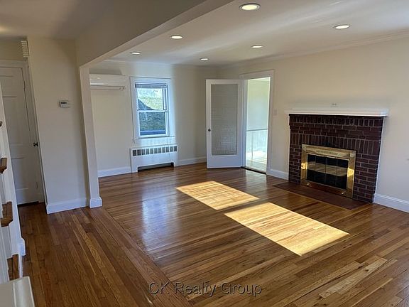 2nd image of 193 Orchard St