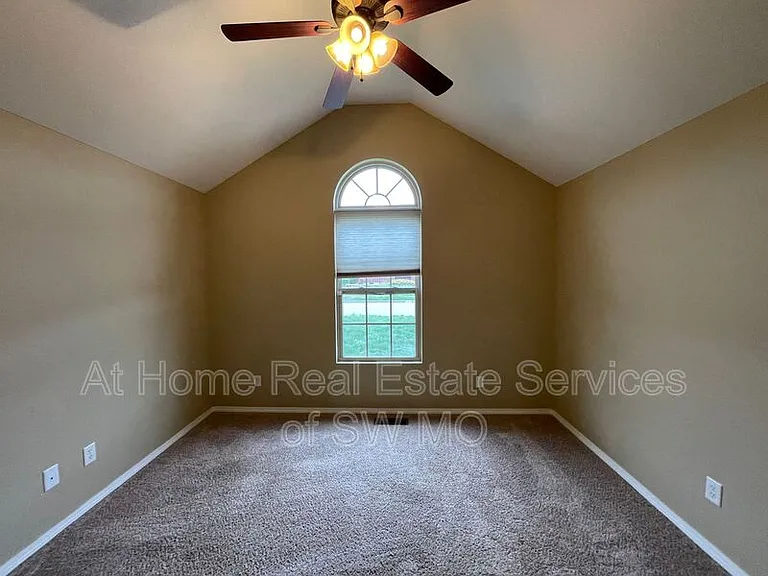 4576 Greenridge — Photo 10