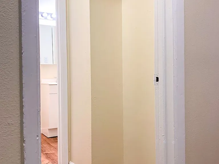 MOVE IN SPECIAL Studios @ $749.00 — Photo 28