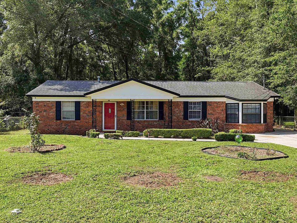 1st image of 1115 Woodland Dr