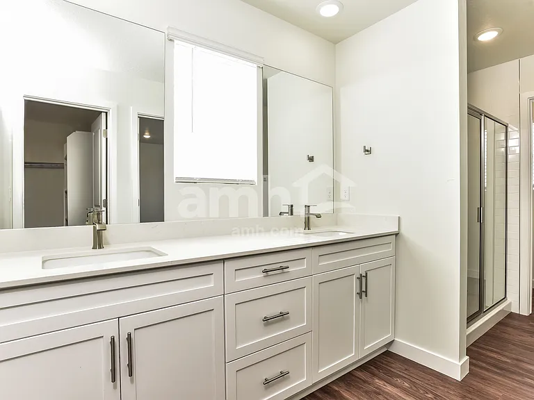 1108 E Daniel St — Photo 11