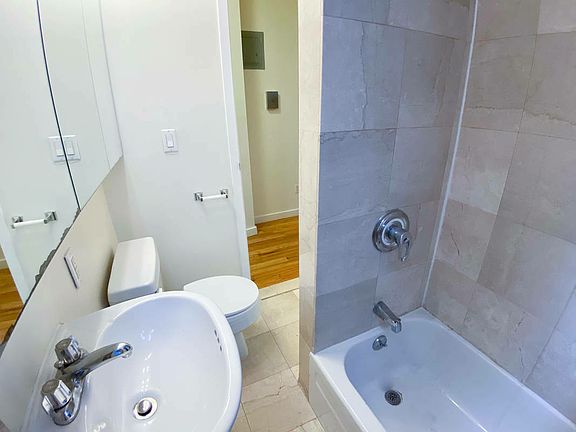 5th image of 435 W 54th St #3DI