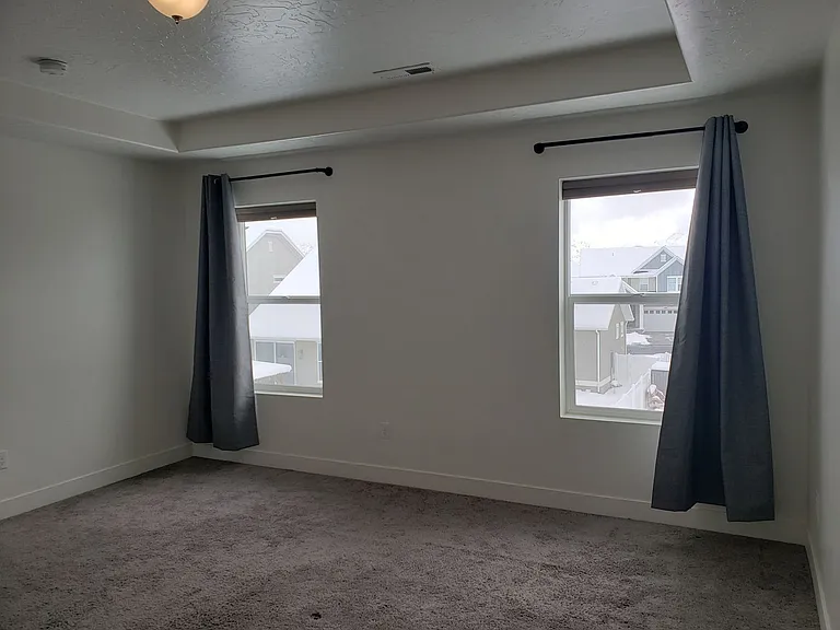 1033 S Vine St — Photo 30