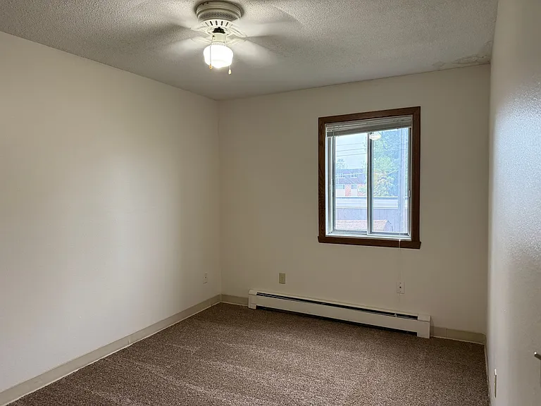 Crestwood Apartments — Photo 10