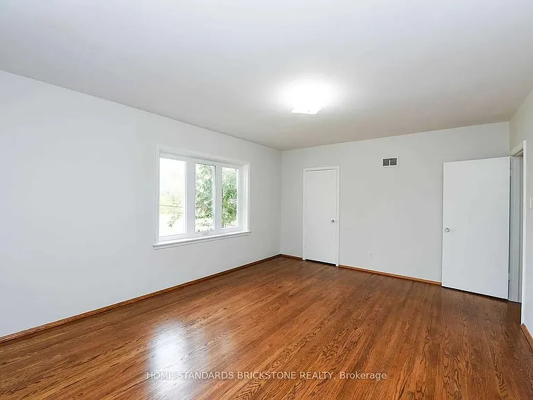 90 Centre Ave — Photo 13