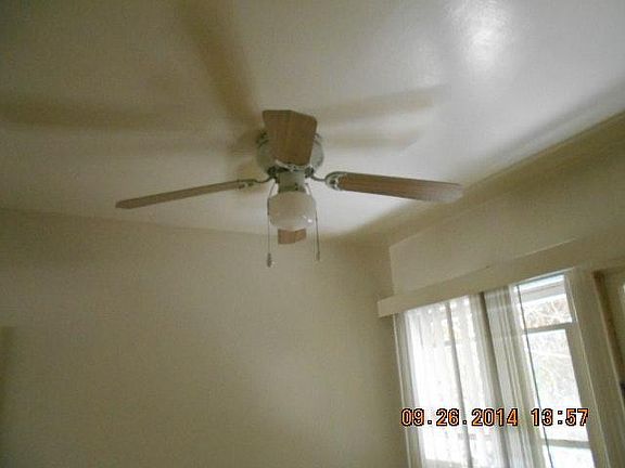 2 ceiling fans in kitchen plus A/C