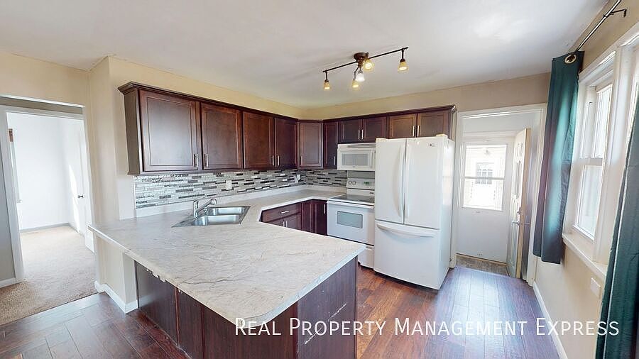 1st image of 609 S Lyndale Ave