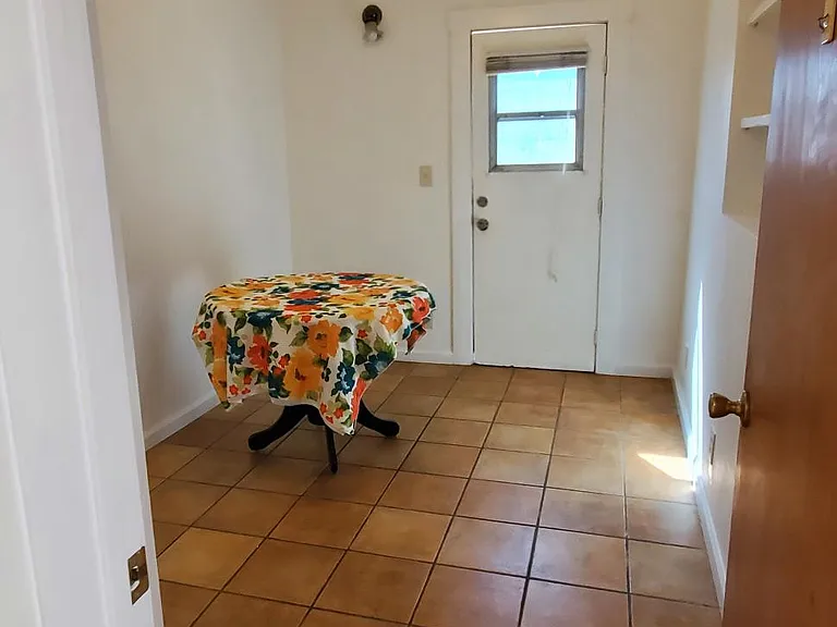 DEN or extra 5 room that can be used as a dinning area with a outdoor exit to the back yard