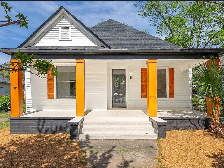 2807 Beacon Ave — Photo 1