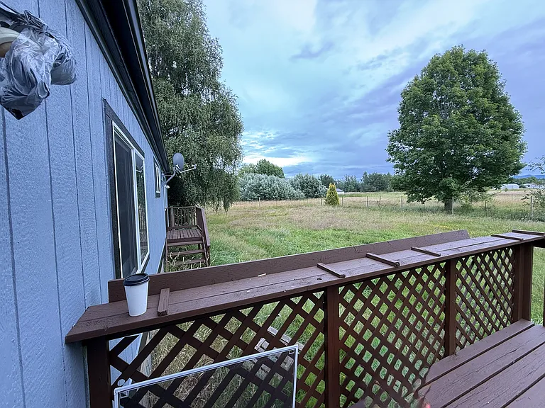 823 W Larson Rd — Photo 2