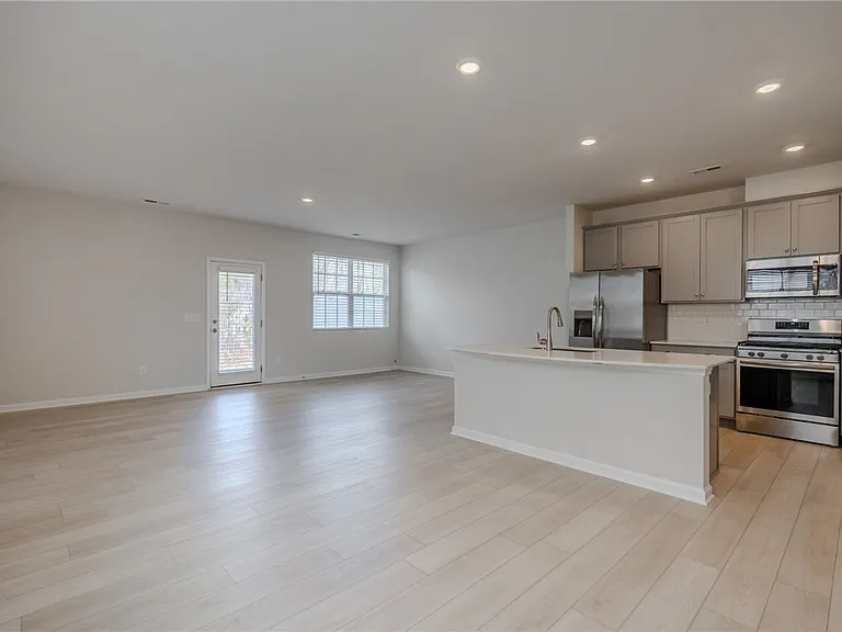 14 Loebner Ln — Photo 11