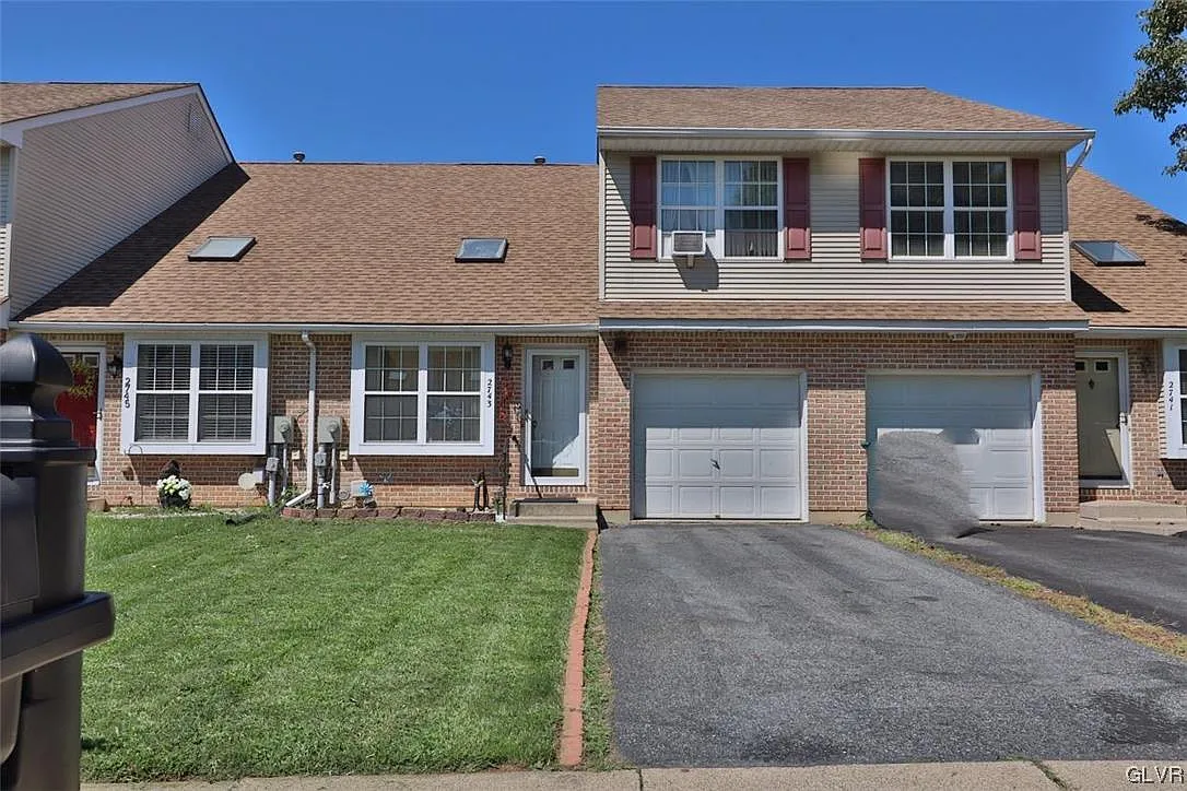 2743 Victoria Ln photo 1