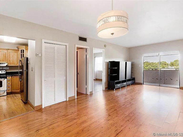 1955 NE 135th St #308 — Photo 2