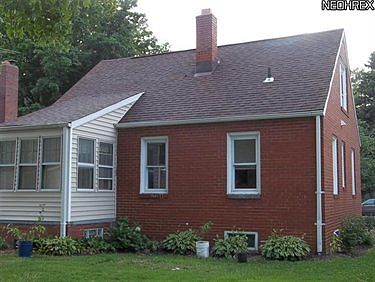 2nd image of 884 Hine Ave