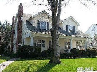 61 Roxbury Rd, Garden City, NY 11530