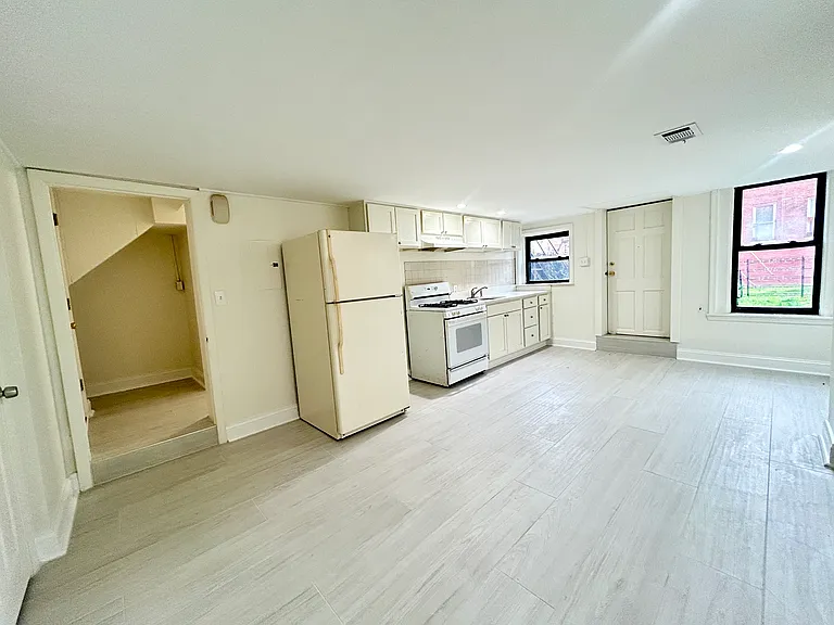 2124 Saint Paul St #B — Photo 4