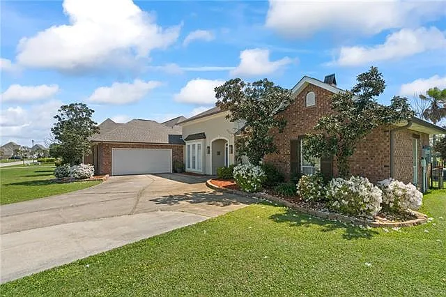 4 bed, 3.0 bath, 2675 sqft, $2,850 — Photo 2