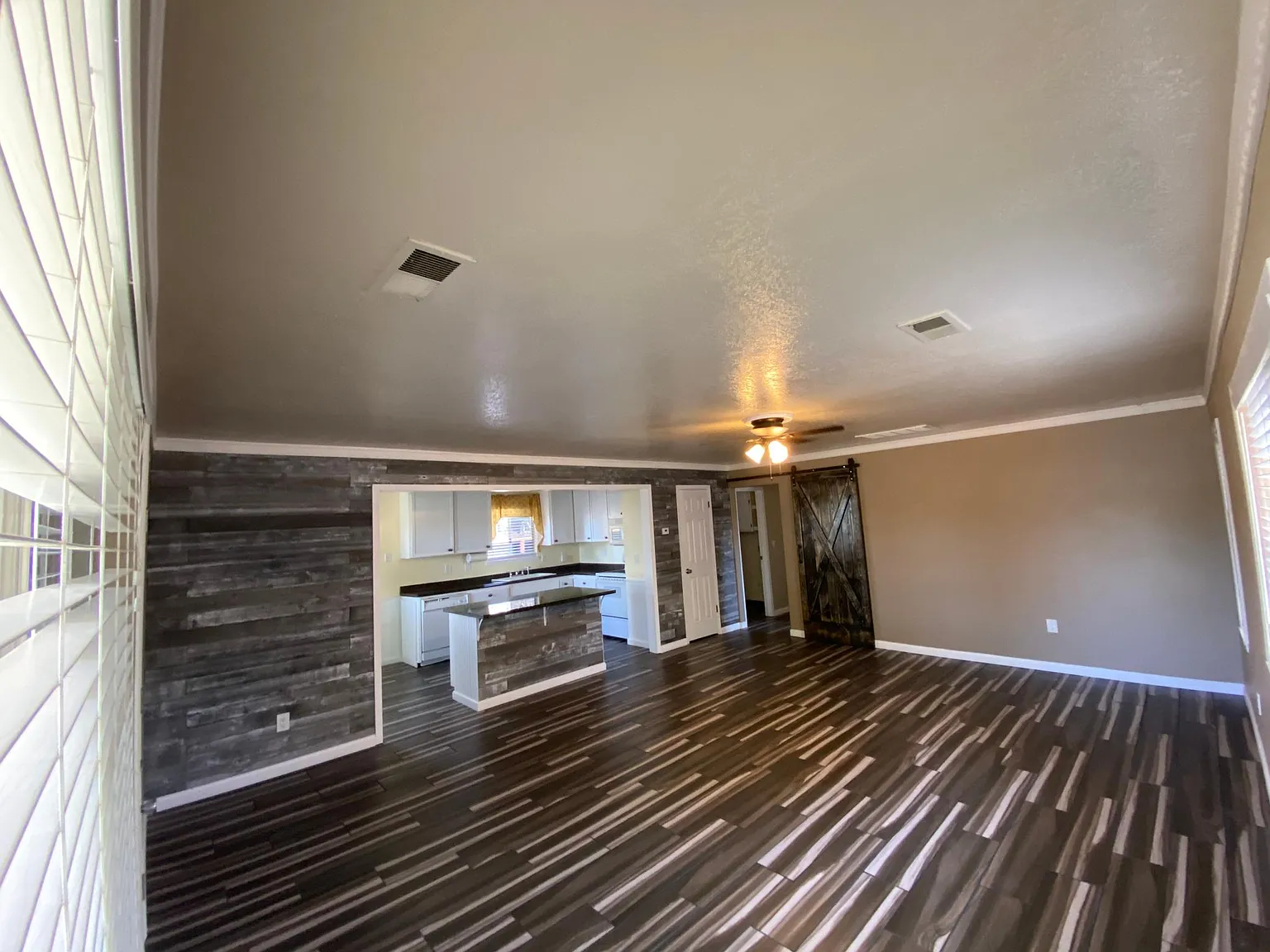 2 bed, 936 sqft, $2,000 — Photo 4