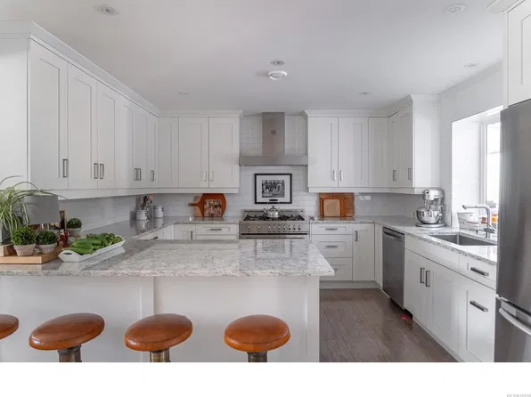 1045 Ravensbourne Ln, Nanaimo, BC V9K 1N1