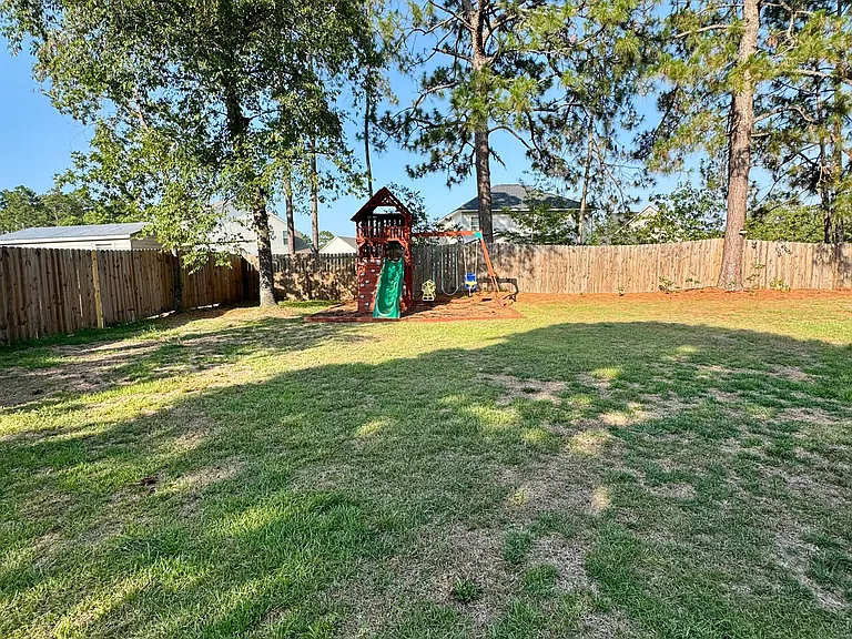7562 Firethorn Dr — Photo 32