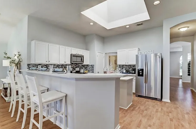 3 bed, 1900 sqft, $2,250 — Photo 4