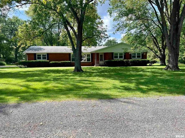 5 Estate Dr, Centralia, IL 62801