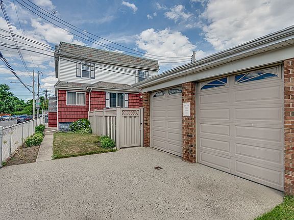 4th image of 28 Lois Ave