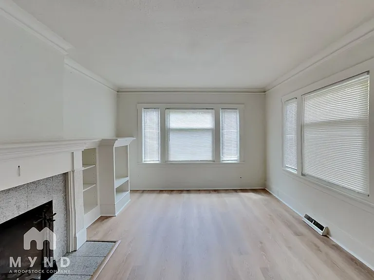1311 N Alder St — Photo 2