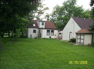 305 S Rush St, Roselle, IL 60172