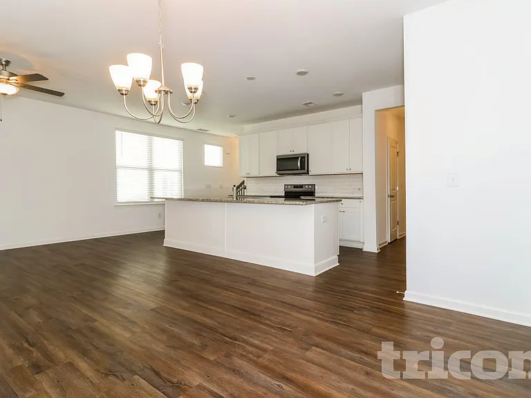 2105 Rosemary Park Ln — Photo 5