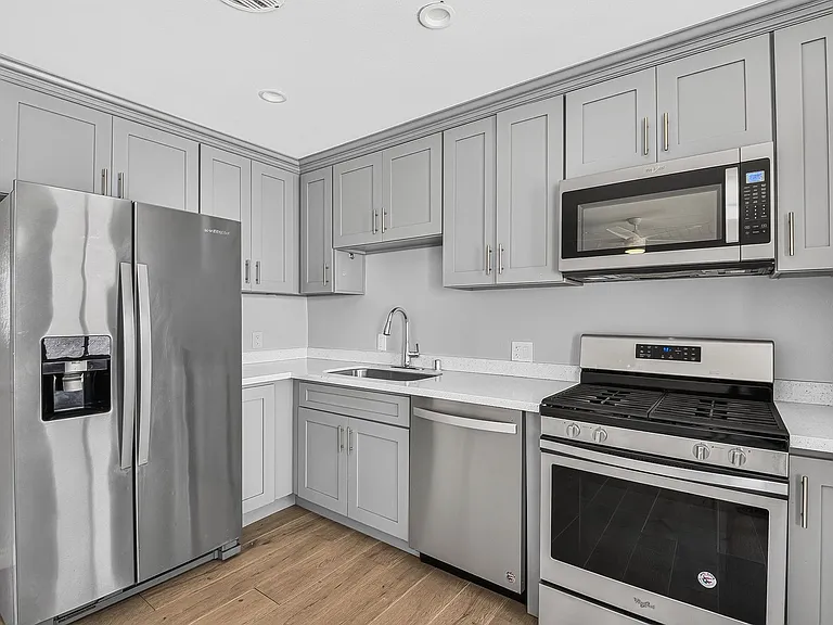 1024 Loma Avenue — Photo 32