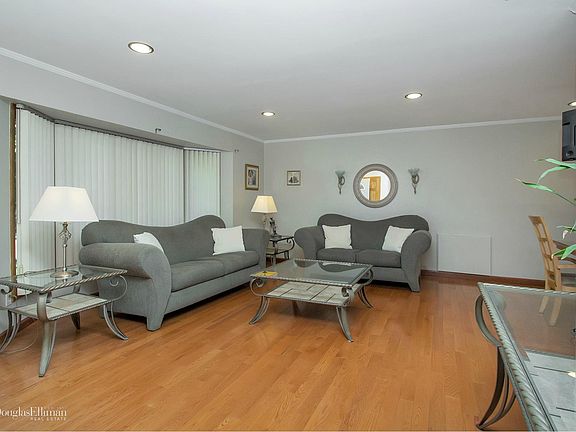 3rd image of 91 Birchwood Park Dr