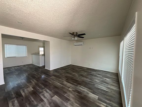 Living room split air and ceiling fan