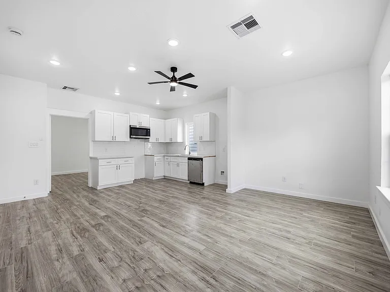 7502 Laura C D Koppe Rd — Photo 4