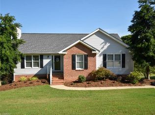 702 Edmund St, Madison, NC 27025