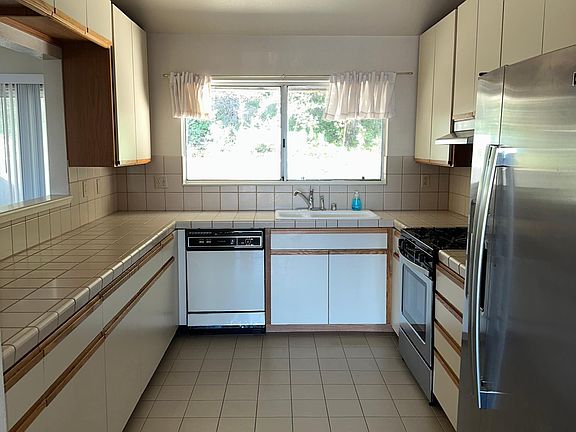 5th image of 60 Livingston Terrace Dr